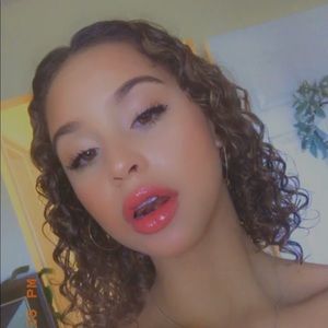 Meet your Posher, Chloe